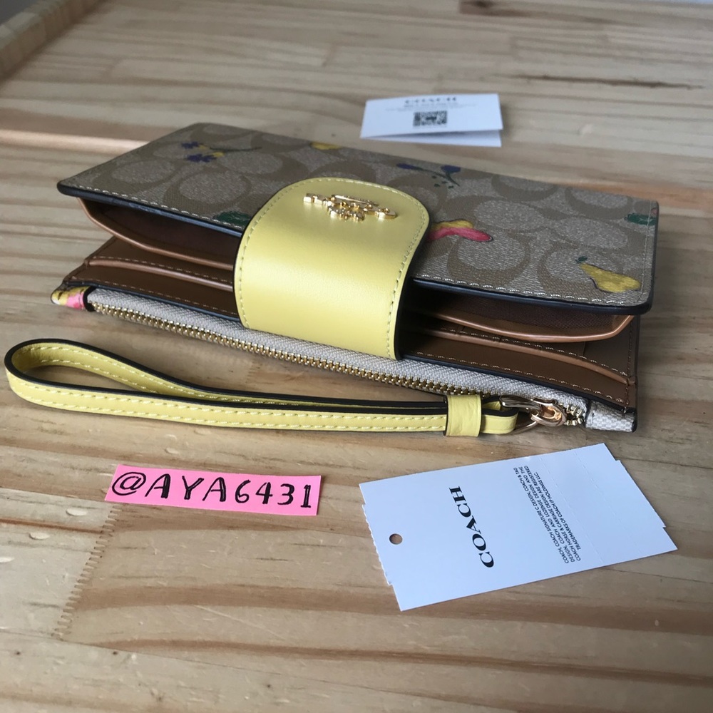 Coach wallet🎈🎈 - Picture 3 of 10